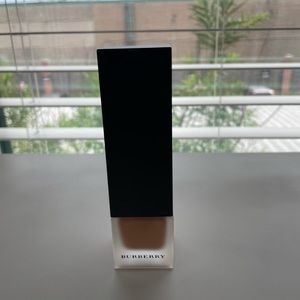 Burberry Matte Foundation 100 Deep